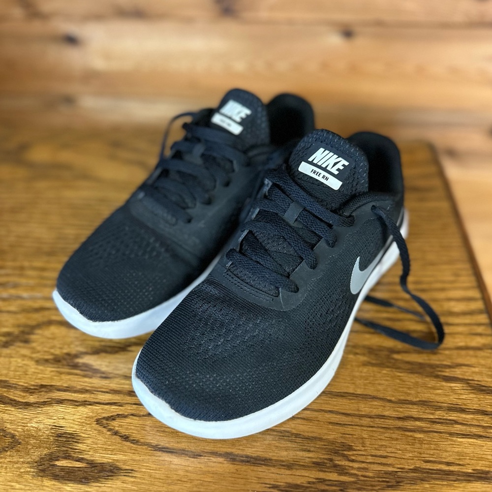 NIKE FREE RUN